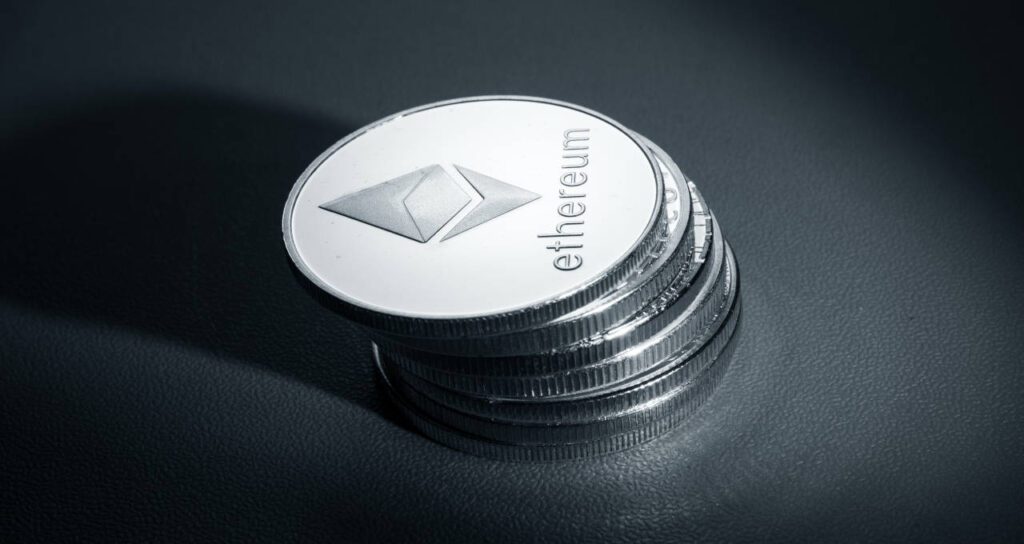 "Standard Chartered reduz preço-alvo do Ethereum em meio a competição entre redes"
