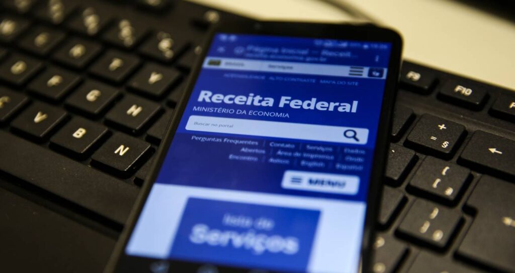 Imposto de Renda 2025: Mais de 4,5 milhões declararam; baixe nosso guia completo para ajuda