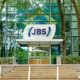 Lucro da JBS (JBSS3) atinge R$ 2,412 bilhões no 4º trimestre de 2024; proposta de distribuição de R$ 4,4 bilhões em dividendos.