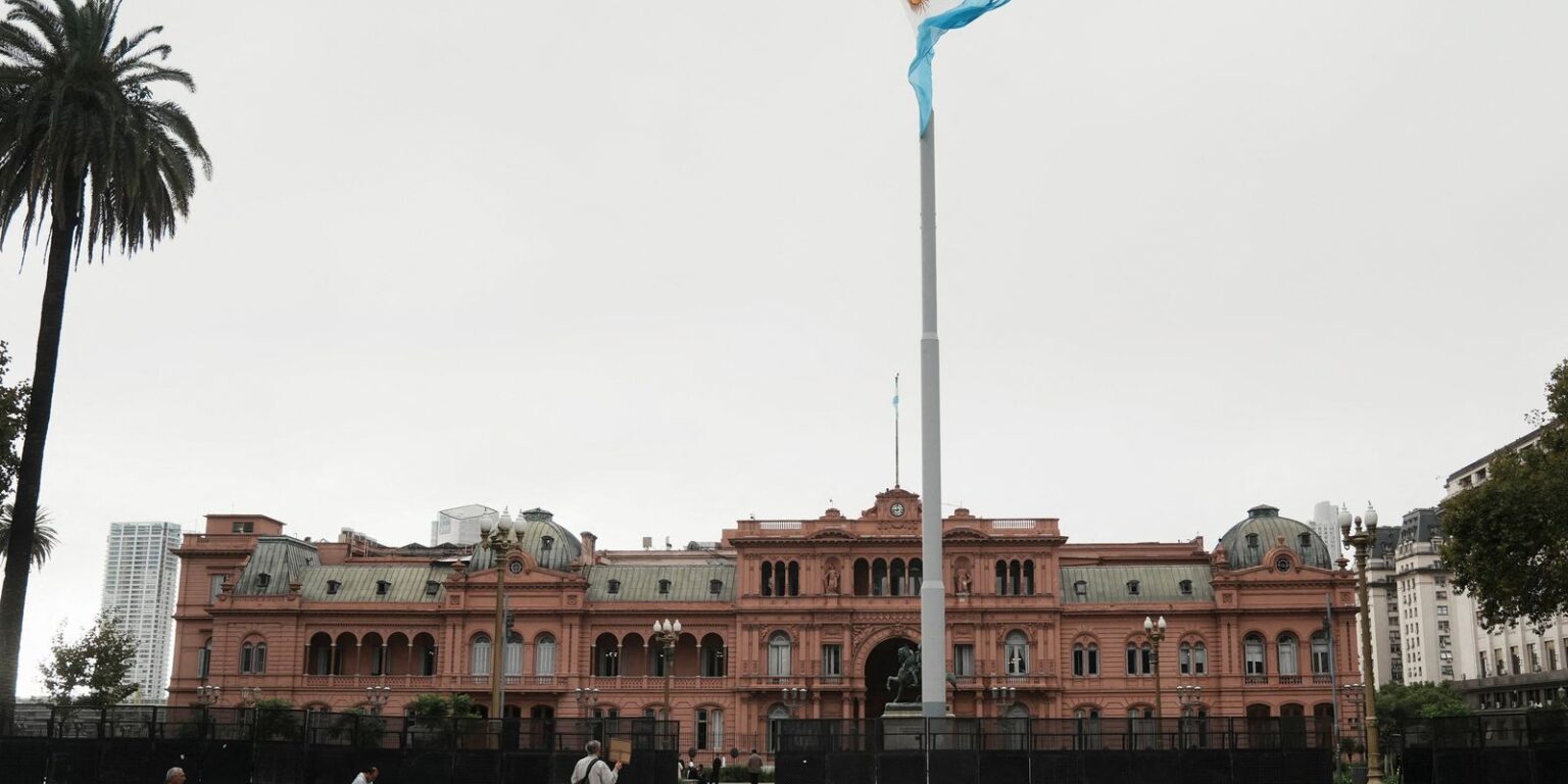 Argentina Fecha Acordo de US$ 20 Bilhões com FMI e Elimina Controles Cambiais