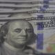 Dólar se Aproxima de R$ 5,90 Devido a Tensões Comerciais