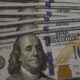 Dólar encerra dia abaixo de R$ 5,70 após anúncio de tarifas de Trump