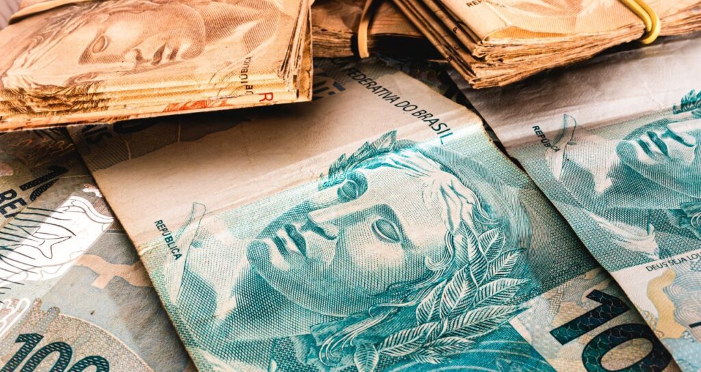 Itaú Unibanco Previsão de Baixa no PIB Brasileiro devido à Guerra Comercial