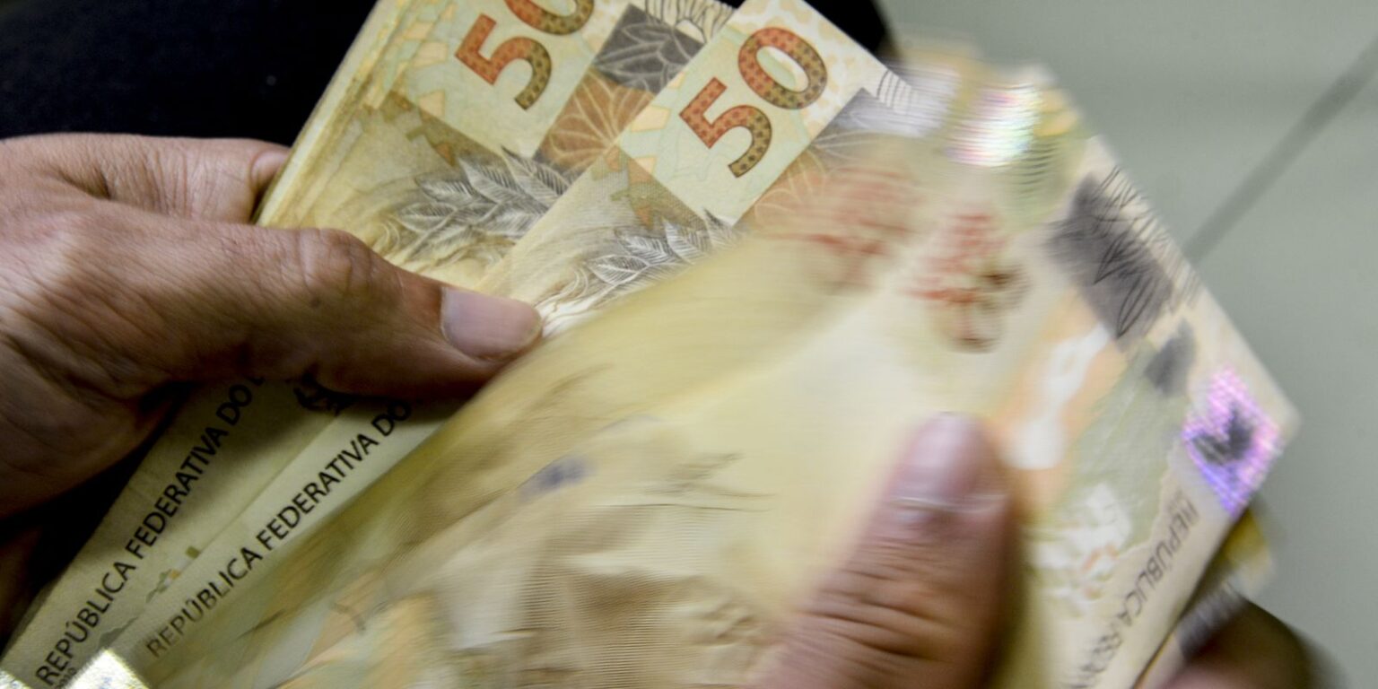 Brasileiros Retiram R$ 258 Milhões em Valores a Receber em Fevereiro