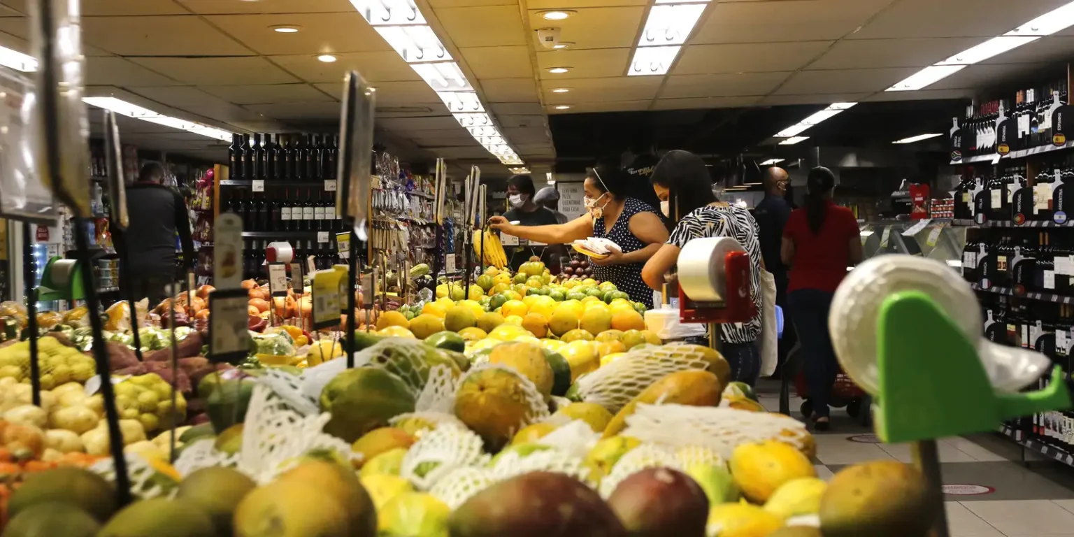 Estabilidade da Cesta Básica em São Paulo Segundo Pesquisa do Procon e Dieese