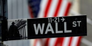 Bolsa Registra Queda Acentuada Após Críticas de Trump a Powell