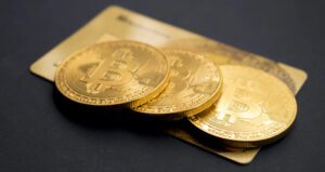 Ouro supera Bitcoin: Guia de Investimento em Criptomoedas ligadas ao Preço do Metal Precioso